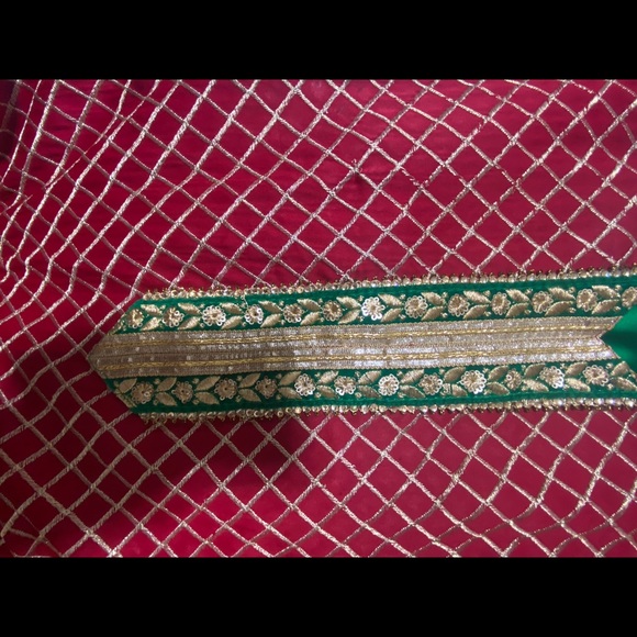 Pakistani Kameez and Loose pajama Outfit - Picture 3 of 12